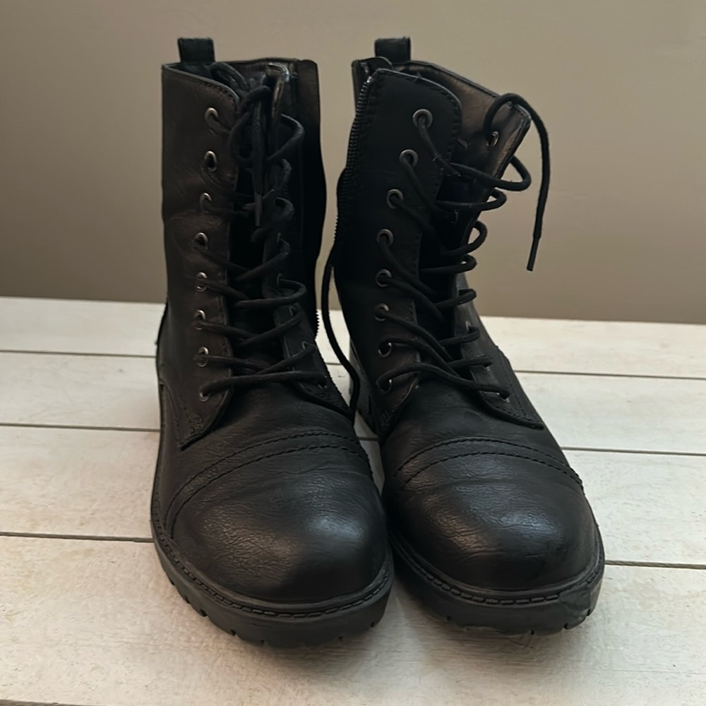 Combat boots